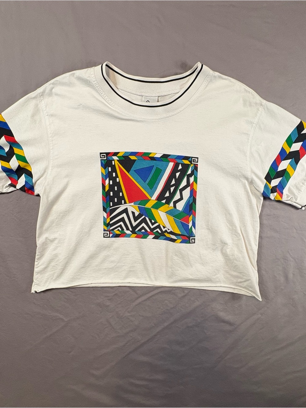 VTG Head Women’s Tee Size M/L White Ndebele inspired design Cropped Raw Hem-EUC
